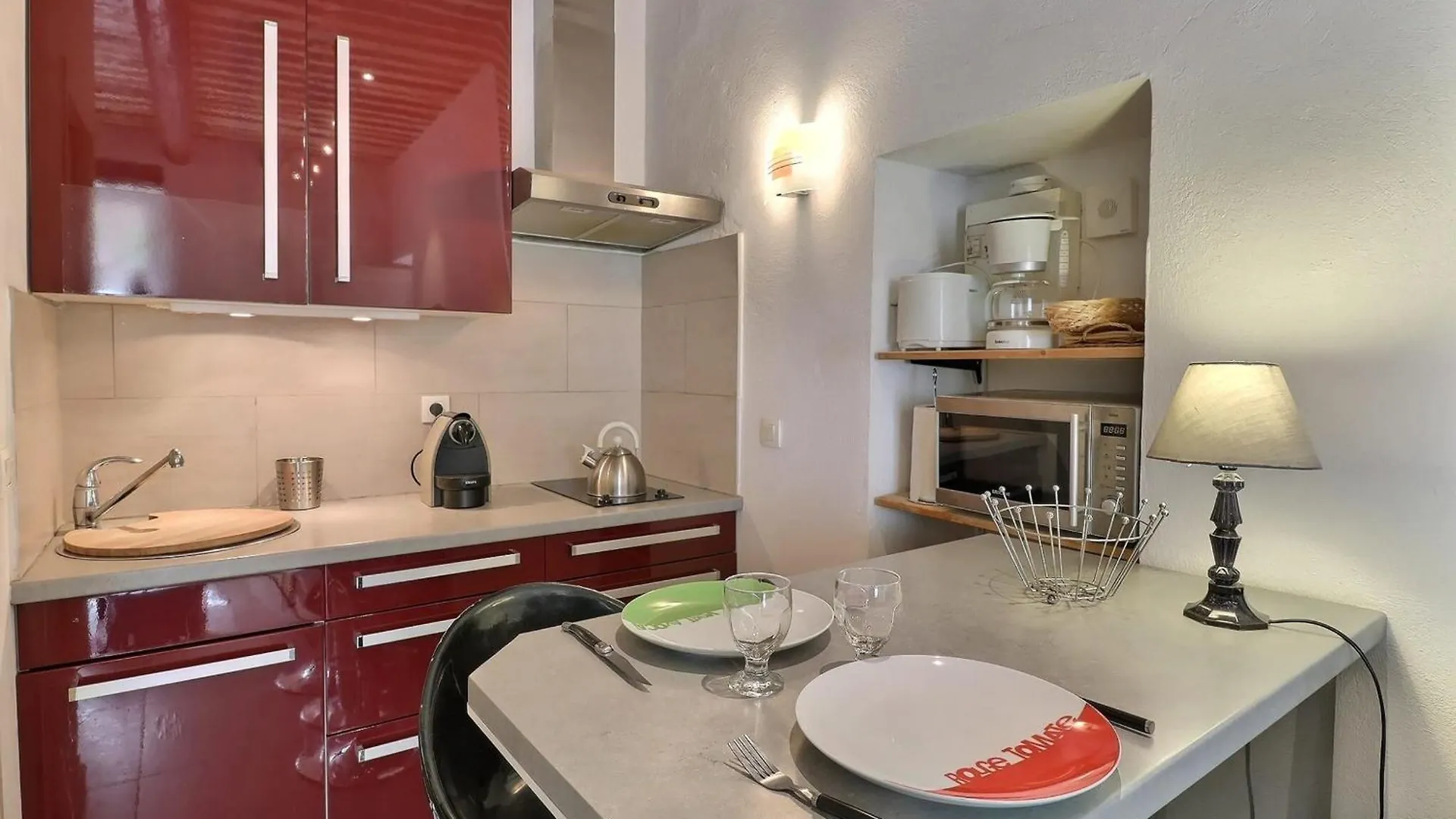 The Cassidaine Getaway Hyper Center Studio Cassis